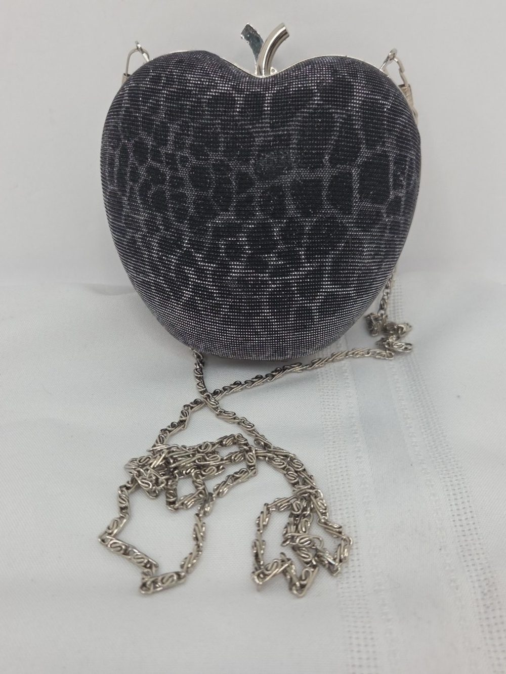 Blacj Silver Heart-Shaped Evening Bag Silver Tone Chain 5"x5"x2"